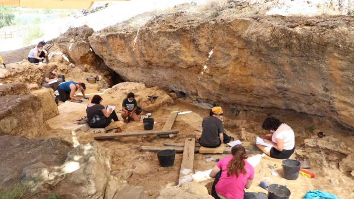 La Comunidad de Madrid abre el periodo de inscripción para solicitar visitas guiadas al yacimiento del Valle de los Neandertales.