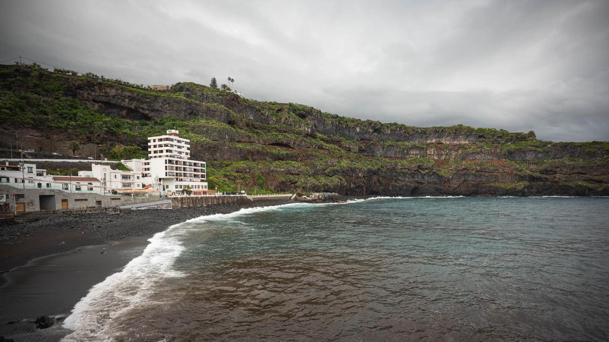 La progresiva pérdida de arena es uno de los principales problemas de la playa icodense