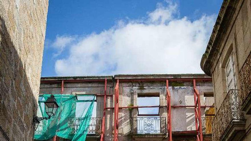 Un edificio en ruinas en el casco histórico. // Agostiño Iglesias