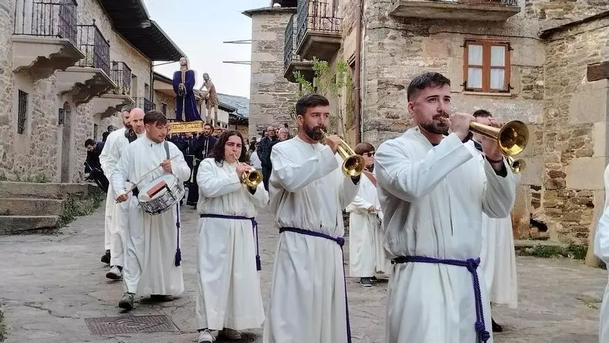 VÍDEO | Puebla de Sanabria sale en procesión este Jueves Santo