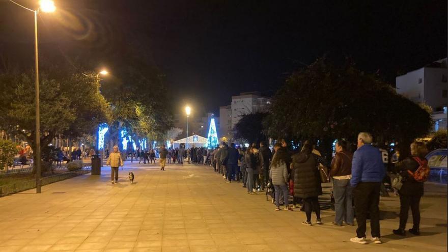 El pueblo navideño de los 100.000 globos trae cola | V. CARMONA