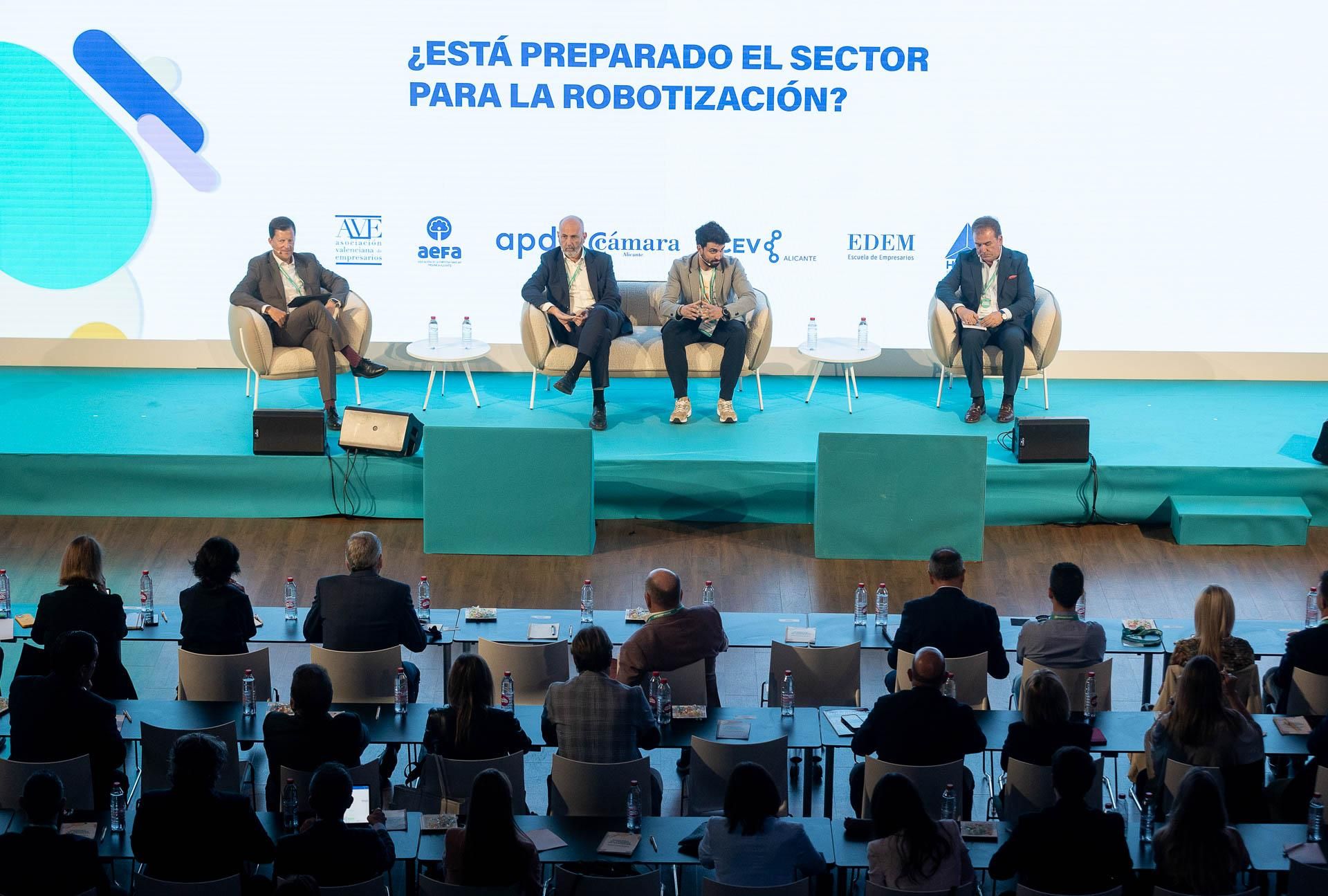 Los empresario cierran filas en defensa del turismo en las jornadas celebradas en Benidorm