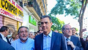 El candidato del PSOE al Ayuntamiento de Madrid, Pepu Hernández, el presidente del Gobierno en funciones, Pedro Sánchez, y el número uno por la Comunidad, Ángel Gabilondo (de izquierda a derecha).