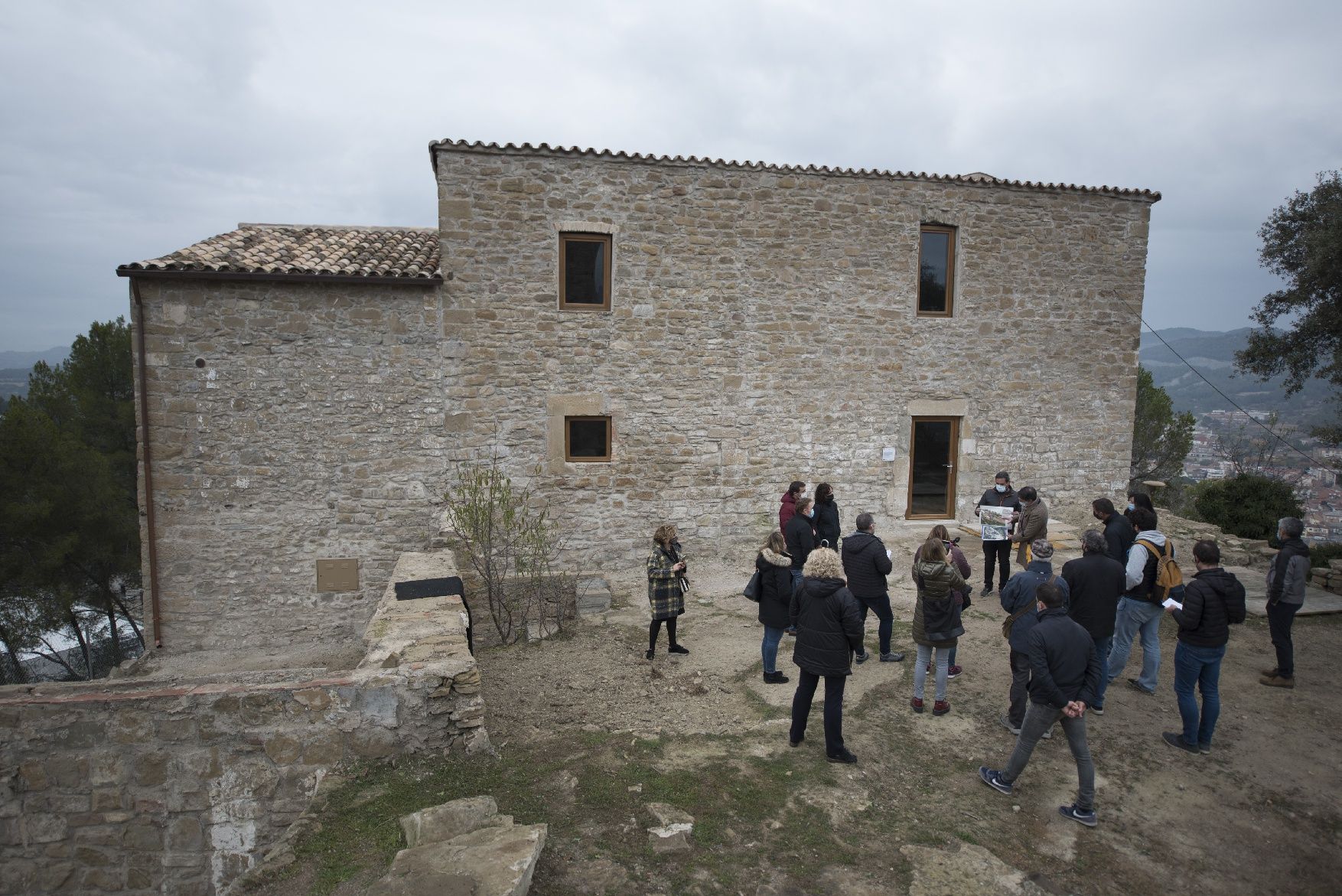 Entrem al Castellet de Sant Vicenç, en obres per obrir al públic d’aquí a un any. Mireia Arso