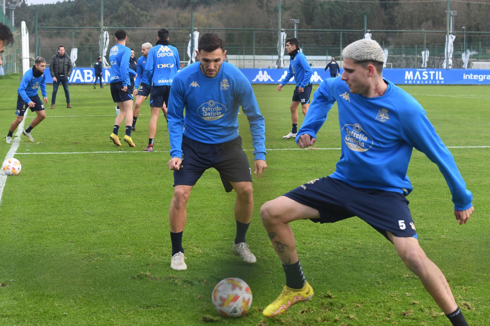 Lucas Pérez, nada menos que uno más en el entrenamiento del Dépor en Abegondo