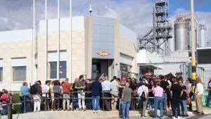 Trabajadores de la empresa Dow Chemical se han manifestado de este martes en las instalaciones de la multinacional química en el complejo petroquímico de Tarragona.