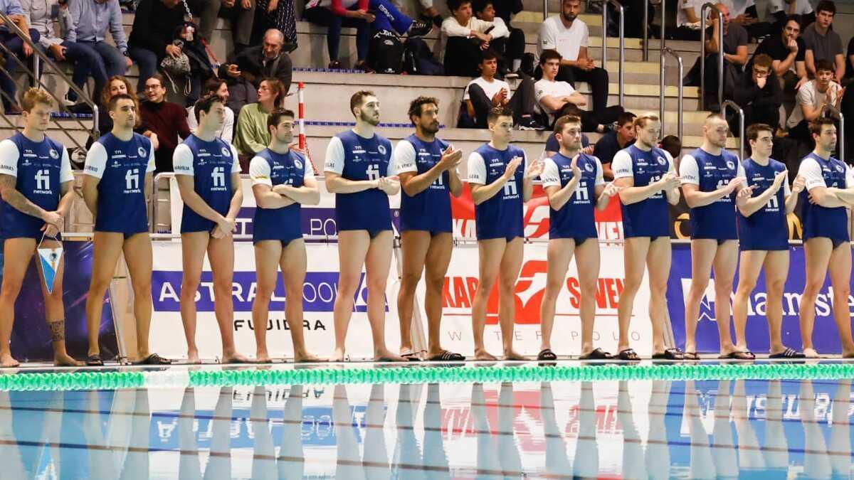 Jugadores del CN Sabadell antes de un encuentro