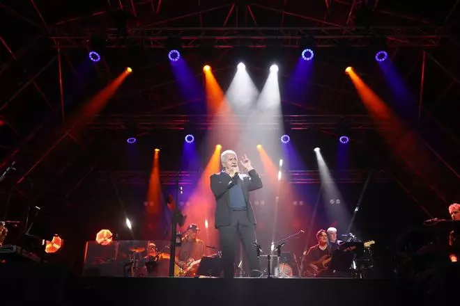 EN IMÁGENES: Concierto de Víctor Manuel por San Xuan en el Pozu Barreo