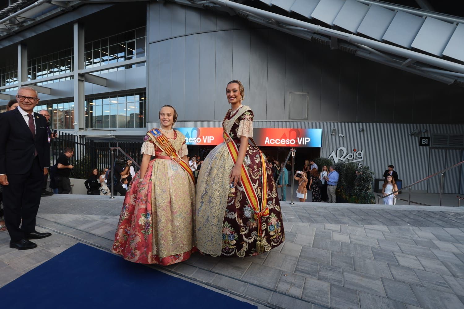 Así está el ambiente en el estreno de las fallas en el Roig Arena
