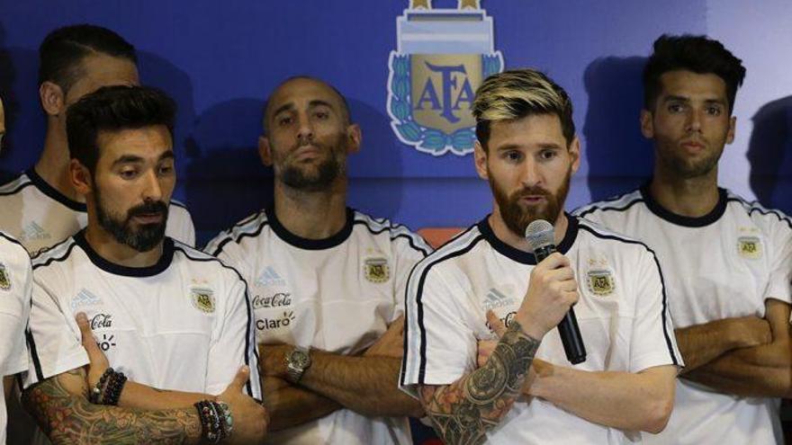 Messi, junto a los demás internacionales argentinos, explica que no hablarán más con la prensa.