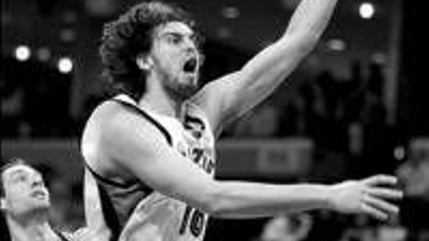 Pau Gasol, que anotó 24 puntos ante San Antonio Spurs, asegura estar &quot;cerca&quot; de su mejor nivel