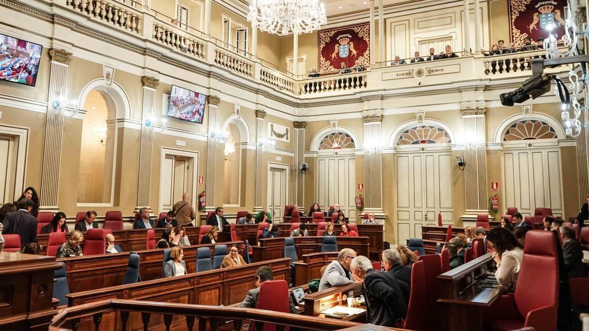 El Parlamento de Canarias, ayer, durante la sesión en la que se aprobó la Ley del Sistema Público de Cultura de Canarias.