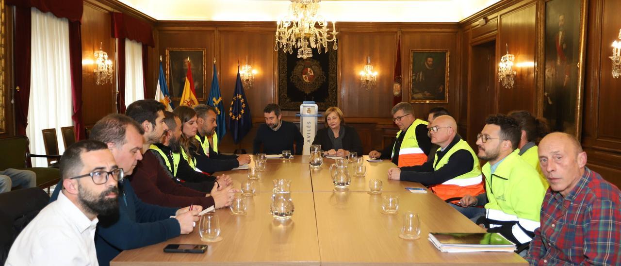 Reunión del gobierno de Avilés con el Comité de Empresa de Saint-Gobain.