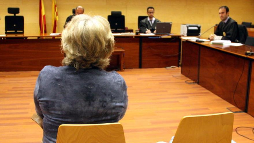 L&#039;exdirectora de l&#039;escola d&#039;adults de Palafrugell reconeix que es va embutxacar 4.300 euros