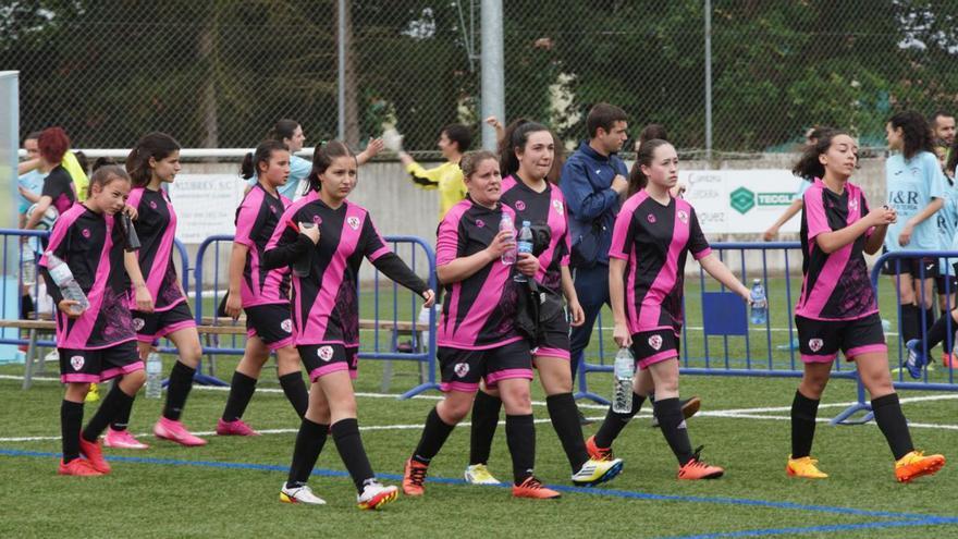 Lleno hasta la bandera en el torneo femenino de fútbol 8 en A Gandareira