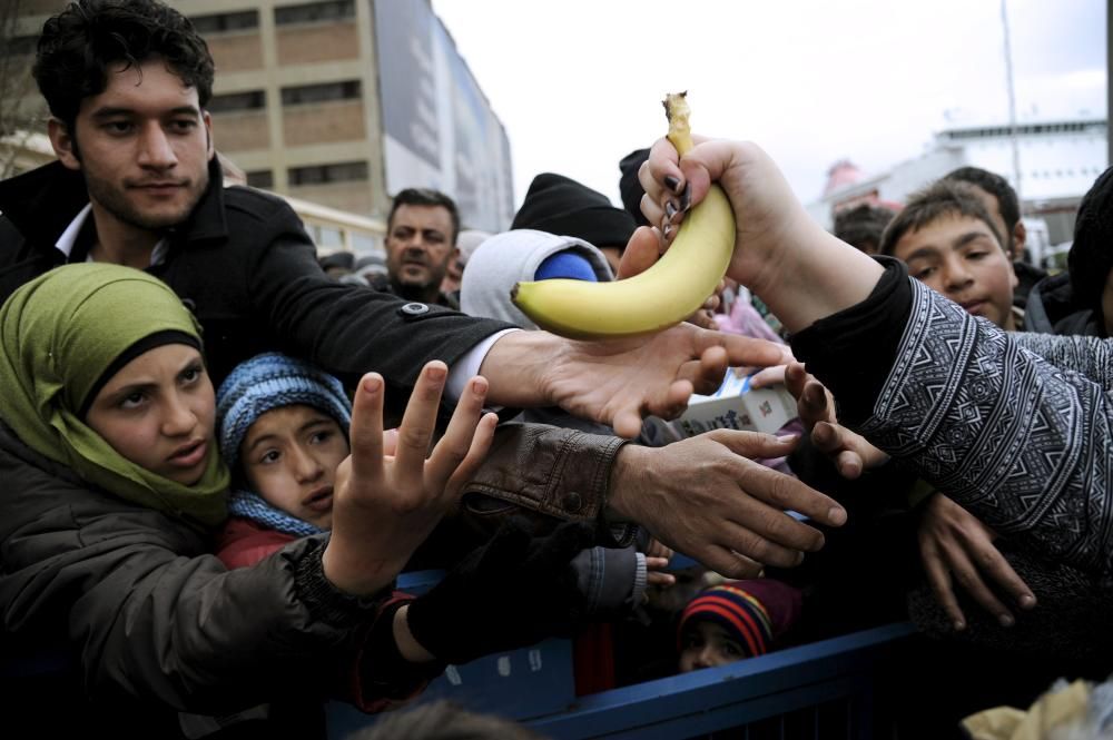 Los refugiados se agolpan en Idomeni