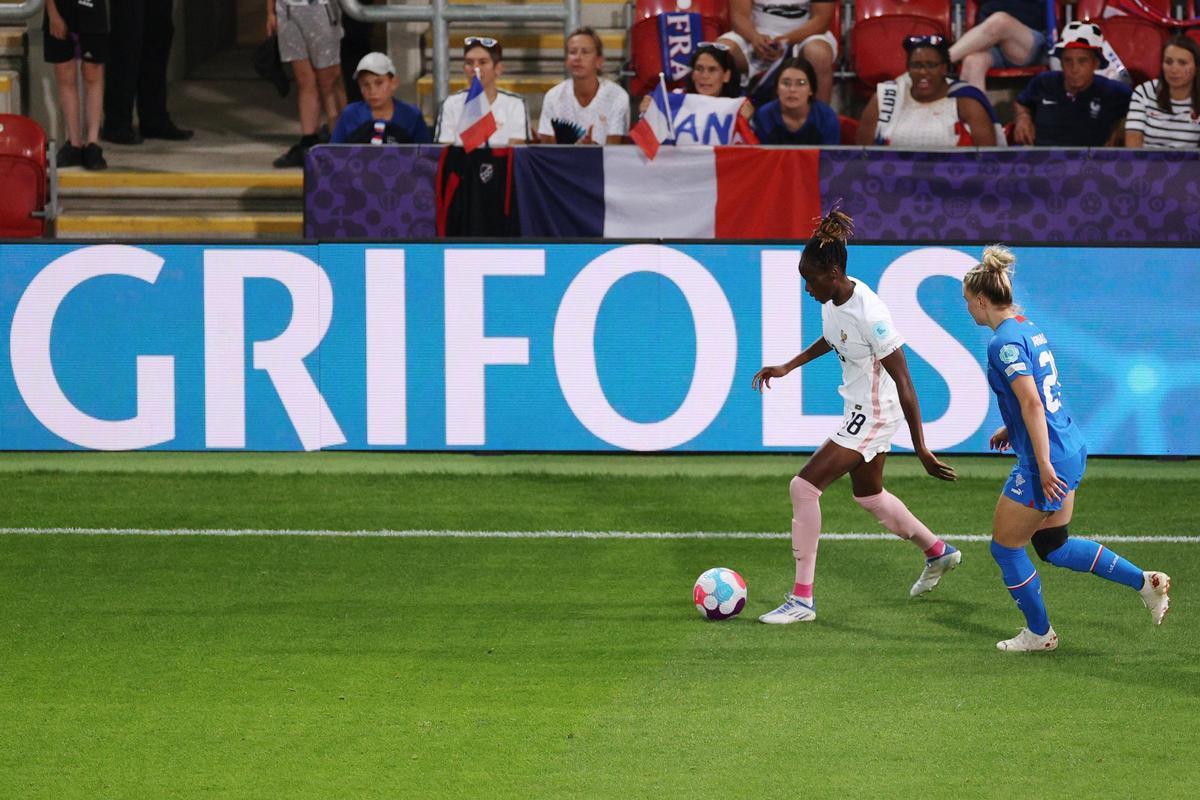 Islandia v Francia: Group D - UEFA Women's EURO 2022