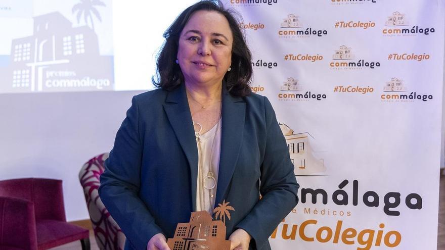 Emilia Villegas recibe el Premio 2023 del Colegio de Médicos de Málaga