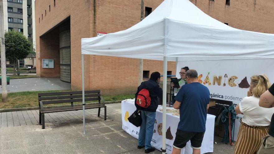 Emulsa lleva de La Calzada al centro la campaña de recogida de orgánica