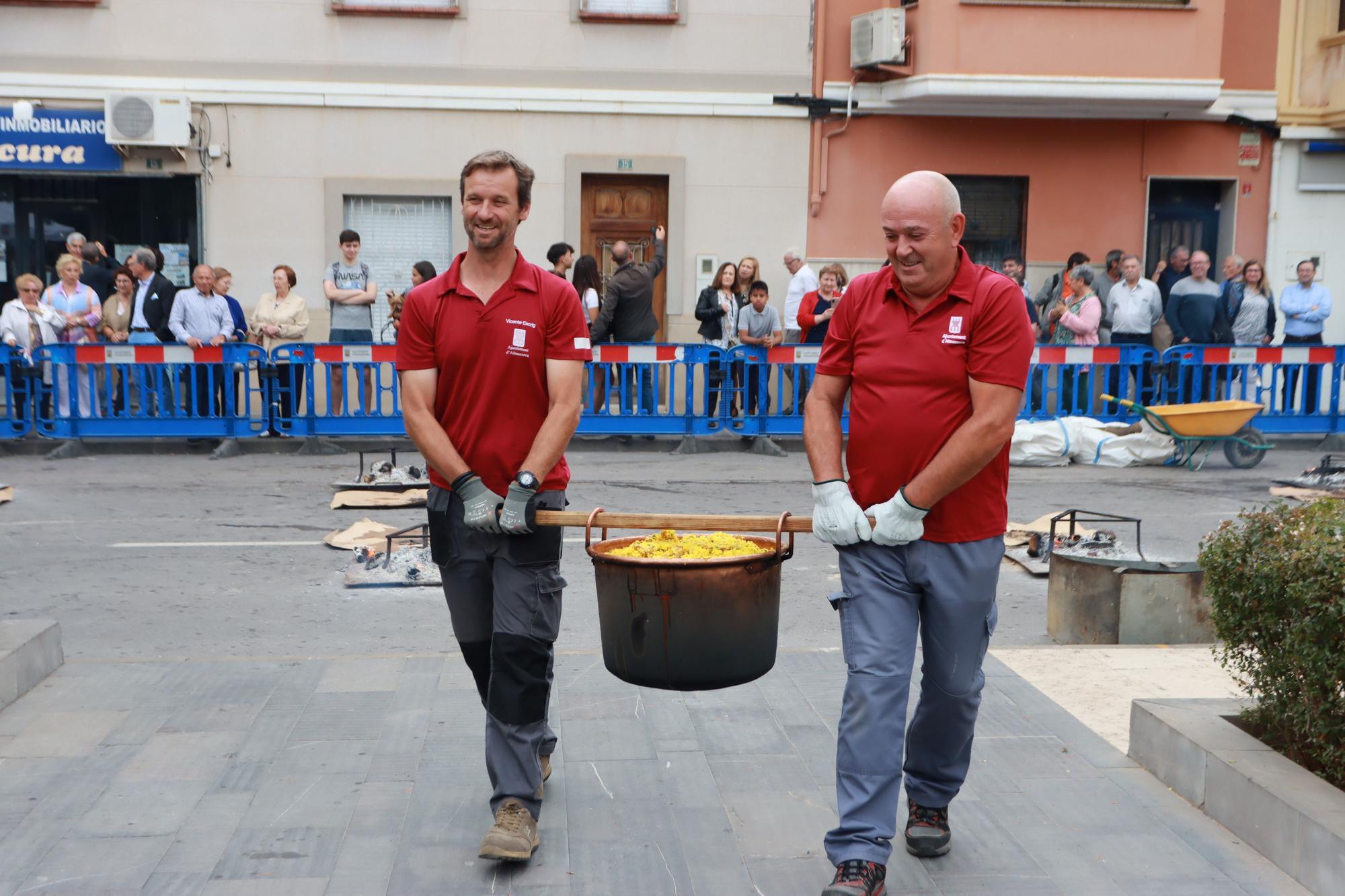 Las fotos del reparto de 7.000 raciones de arroz en Almassora