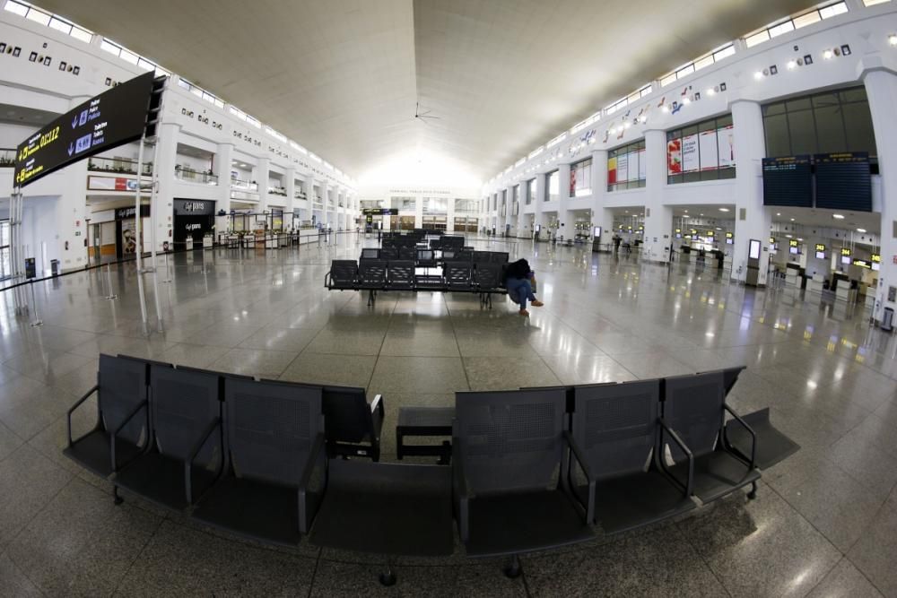 El Aeropuerto de Málaga completamente vacío por el coronavirus.