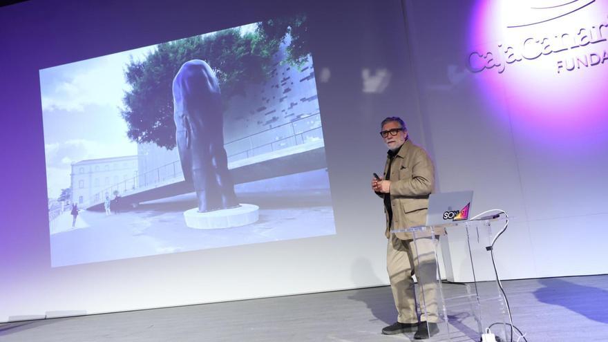 El escultor Jaume Plensa durante su intervención en Tenerife.