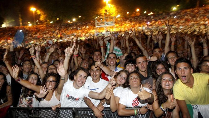 Asistentes a un concierto en Castrelos. // J. Lores