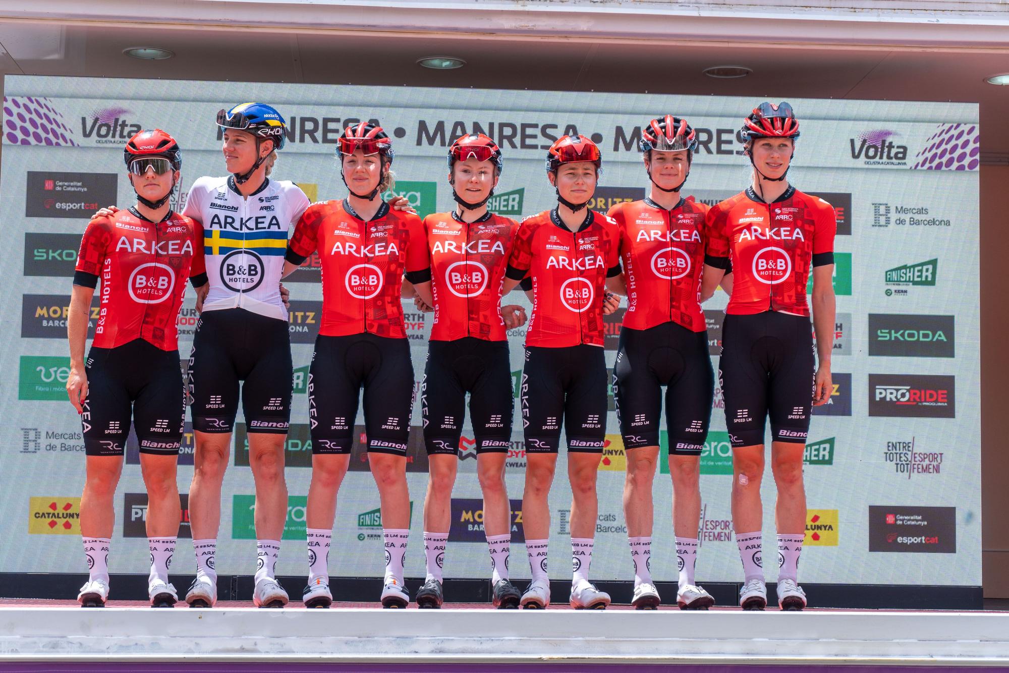 Les millors fotos del pas per Manresa de la Volta a Catalunya femenina