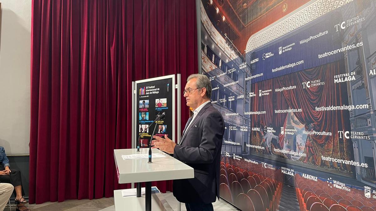 Juan Antonio Vigar, durante la presentación del Festival en el Teatro Cervantes.