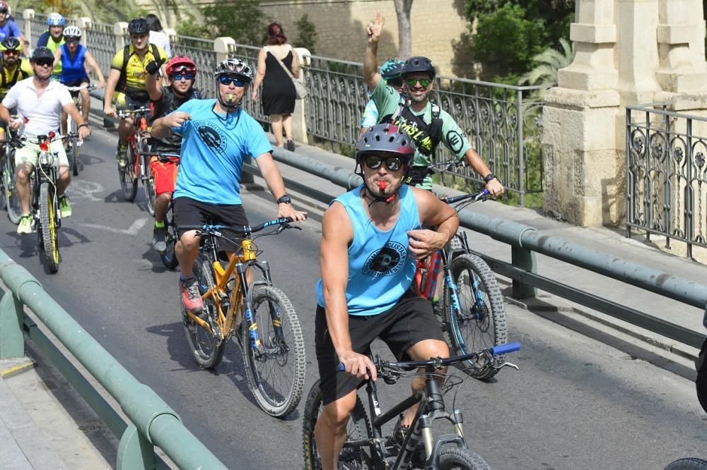 Marcha ciclista contra las multas del Seprona