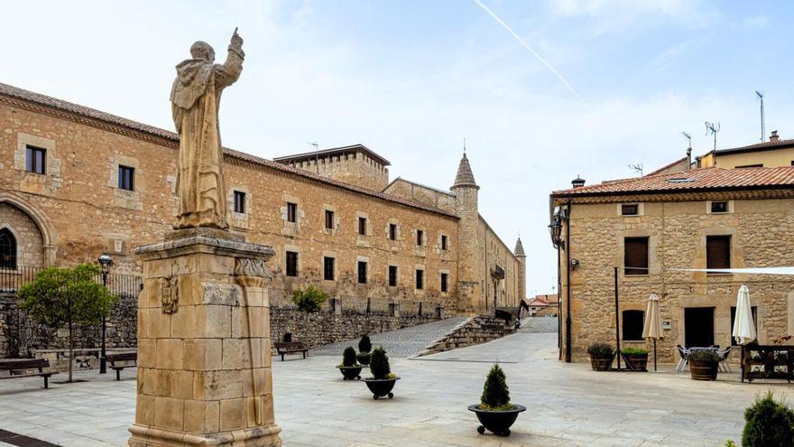 El precioso pueblo medieval de Burgos que debes conocer: conserva las reliquias de un rey y tiene el primer comento de dominicas de España