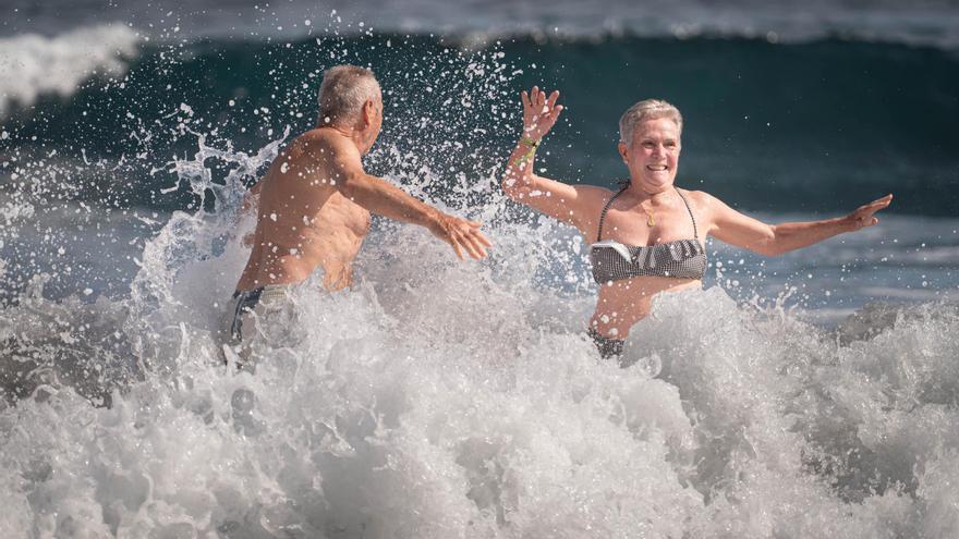 Playa Jardín reabre al baño tras diez meses cerrada por contaminación