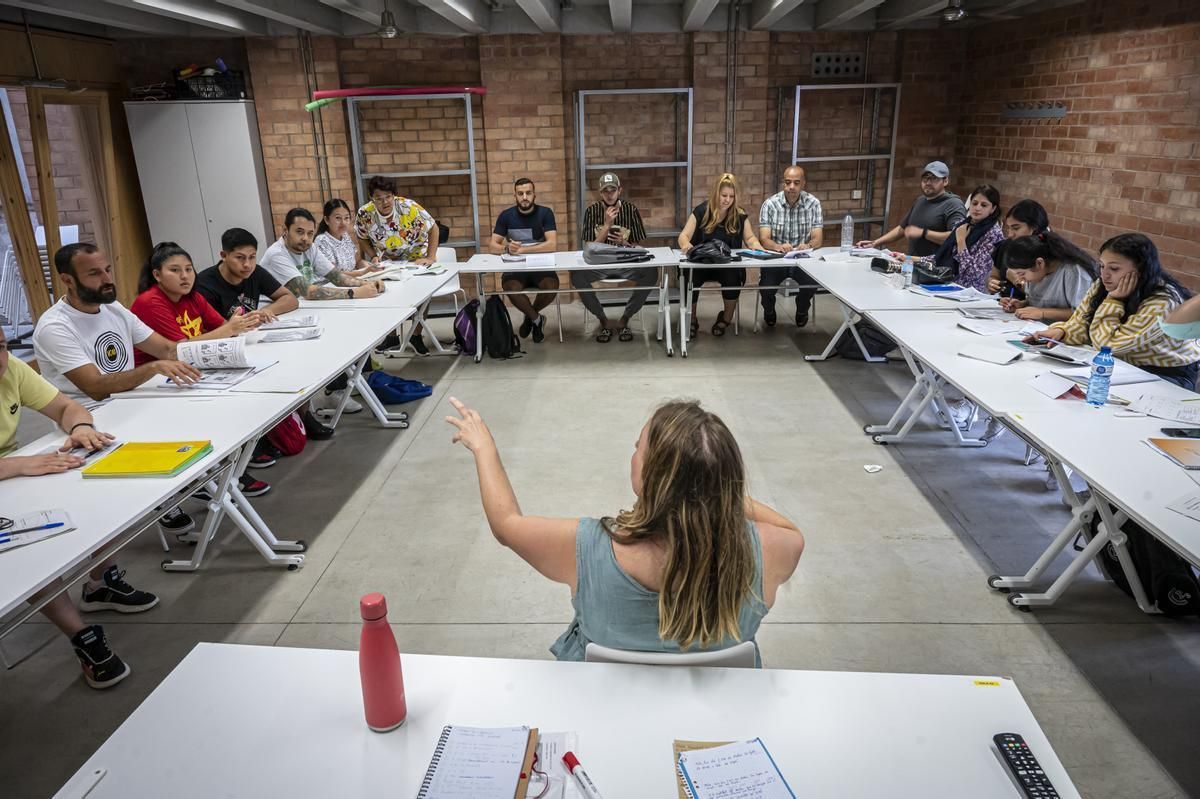 "Cursos de catalán que siguen por el esfuerzo de profesores y empeño de los alumnos"