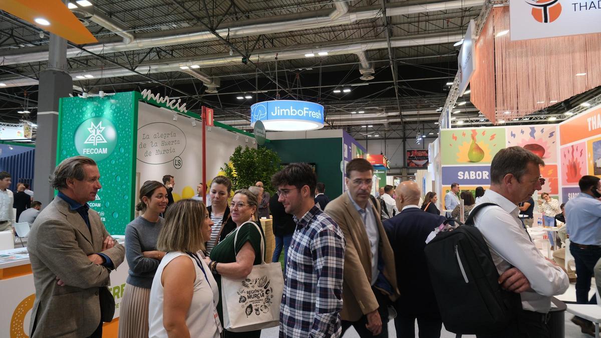 Asistentes a la pasada edición de Fruit Attraction, en el pabellón de las cooperativas regionales.