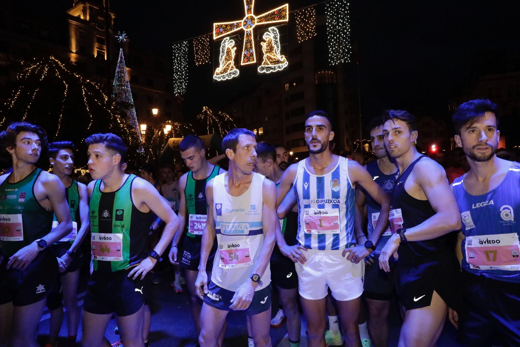 En imágenes: Jaime Bueno (Univerisad de Oviedo) y Mariam Benkert triunfan en la San Silvestre de Oviedo