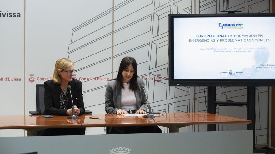 Carolina Escandell y Begoña Ferre en la presentación del foro. | CIE