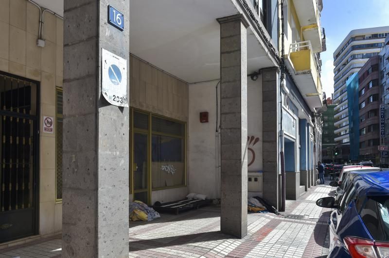 Investigan la muerte de un migrante en la calle Albareda