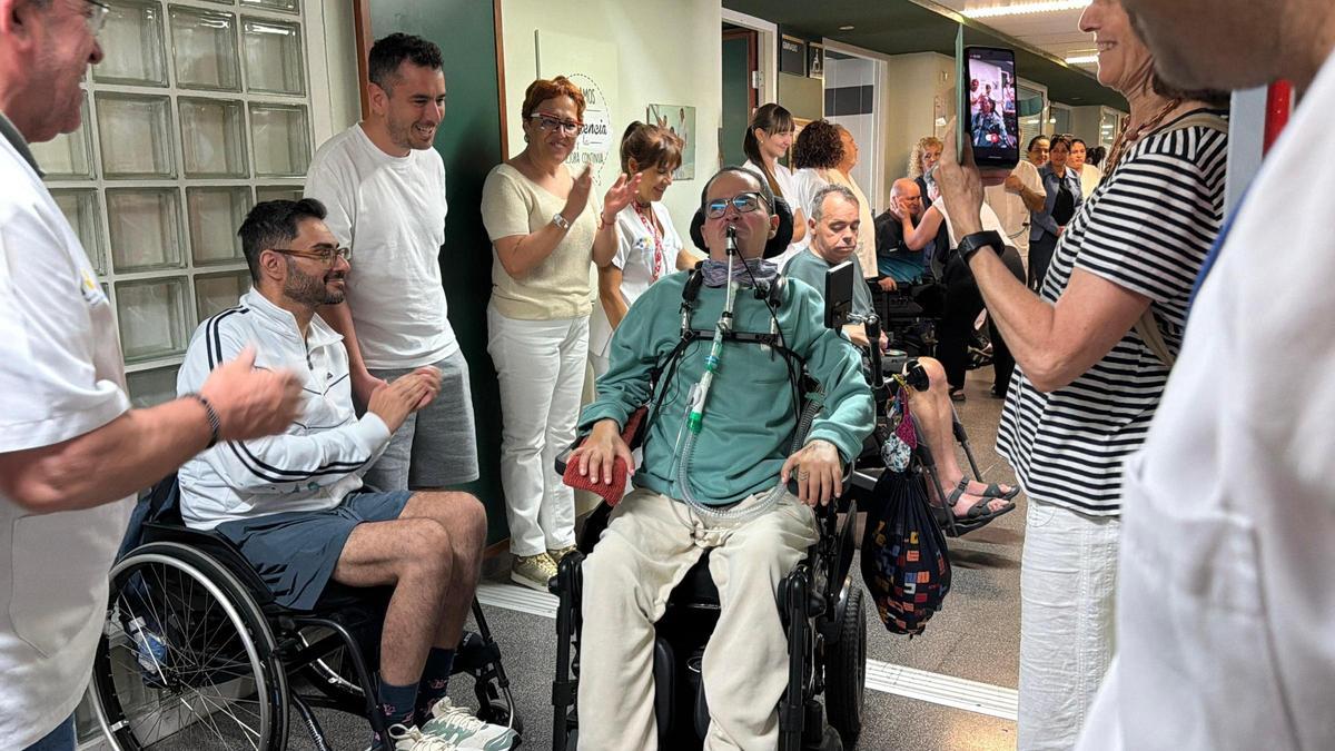 Miguel Planas se despide de sus compañeros y personal sanitario del Insular.