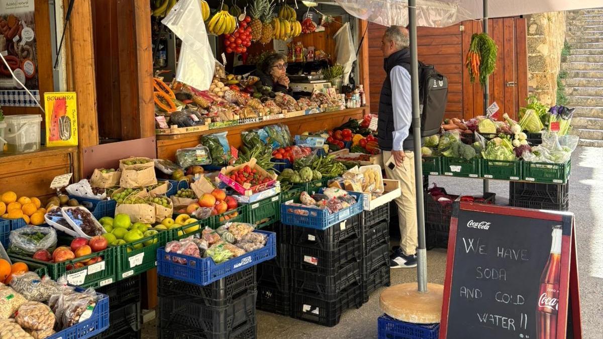 Mercado de frutas y verduras de Dalt Vila, en el centro de Ibiza