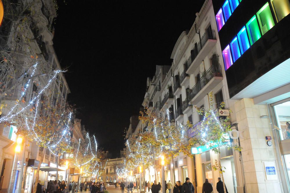 Una trentena de carrers encenen el Nadal