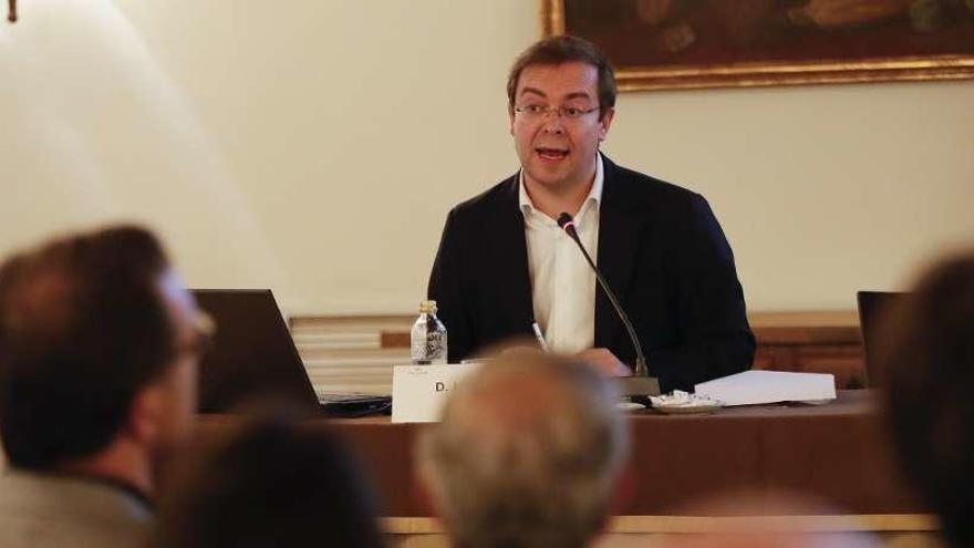 Javier Sierra, durante la conferencia de ayer en Baiona. // Ricardo Grobas