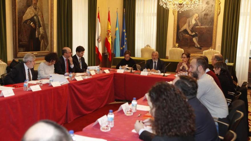 Consejeros en una reunión de Gijón al Norte.