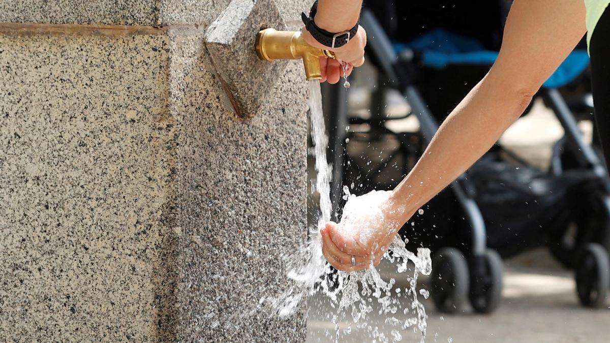 Detectan la presencia de microplástico en el agua potable de varias ciudades españolas