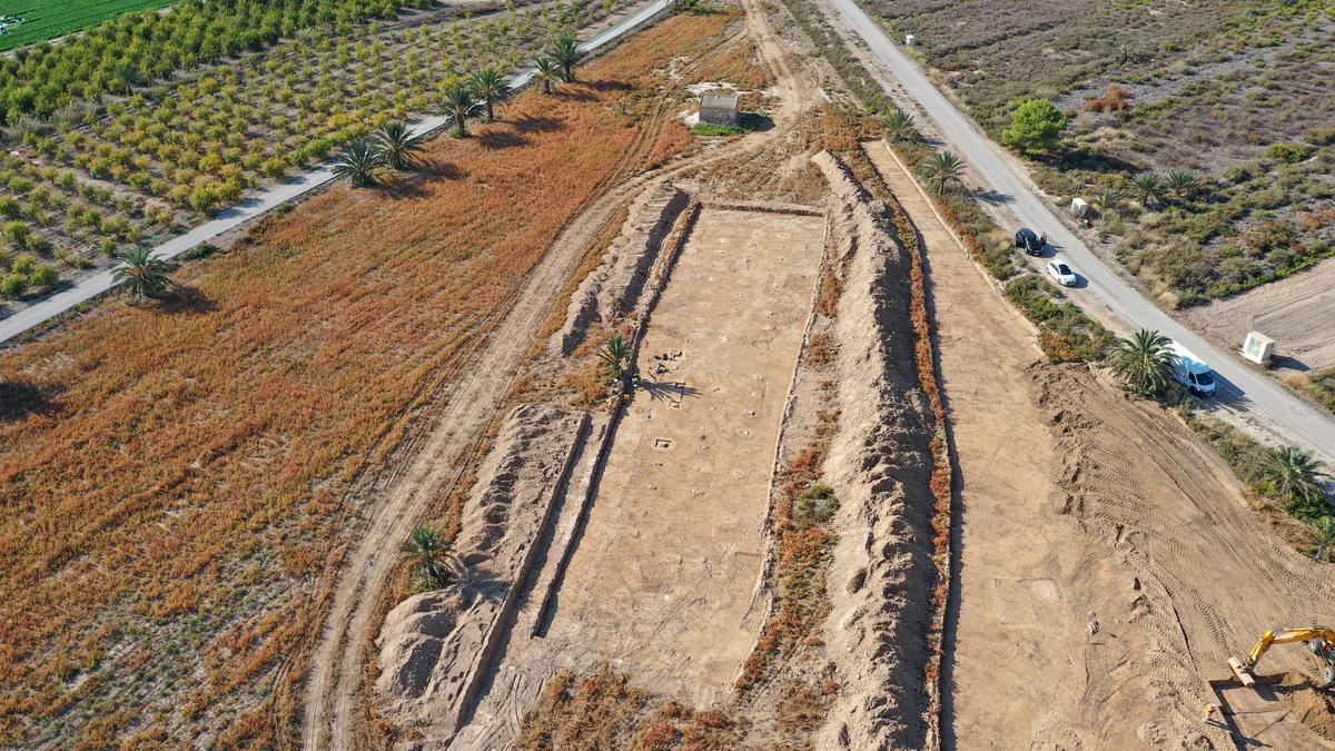 Vista aérea de la estructura del barracón descubierta en el campo de concentración de Albatera