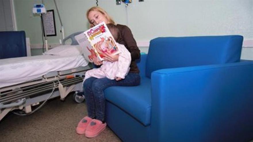 Llegan los sofás cama a los hospitales extremeños para que los familiares puedan descansar junto a los pacientes