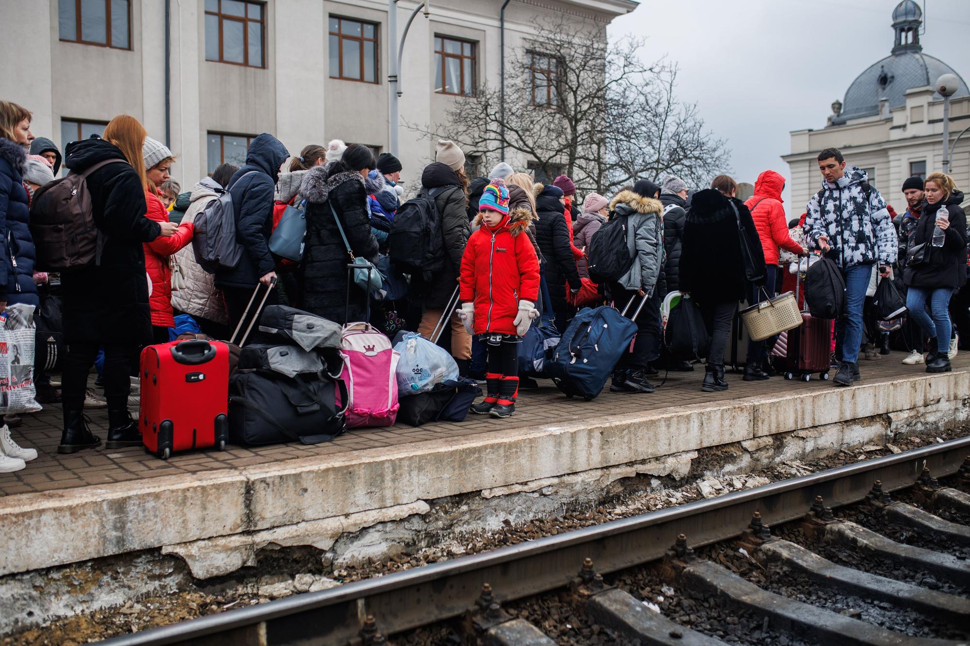 Guerra en Ucrania | El andén número 5 de la estación de Livl, la vía de escape para miles de ucranianos