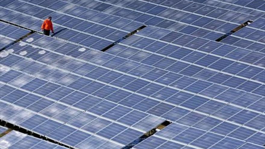 La caída de los precios de las placas fotovoltaicas y el cambio regulatorio impulsan el autoconsumo en España