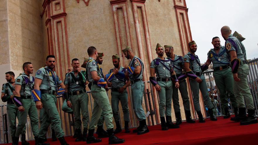 La Legión traslada el Cristo de Mena en Málaga