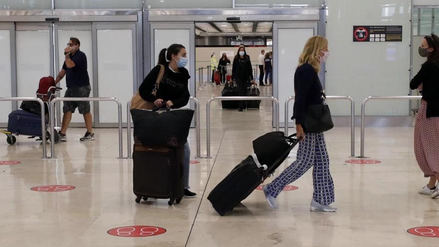 Pasajeros en el aeropuerto de Barajas