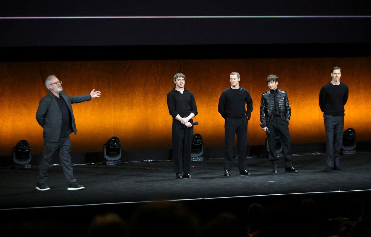 Sam Mendes junto a Paul Mescal, Joseph Quinn, Barry Keoghan y Harris Dickinson en la convención de cine de Las Vegas este lunes.